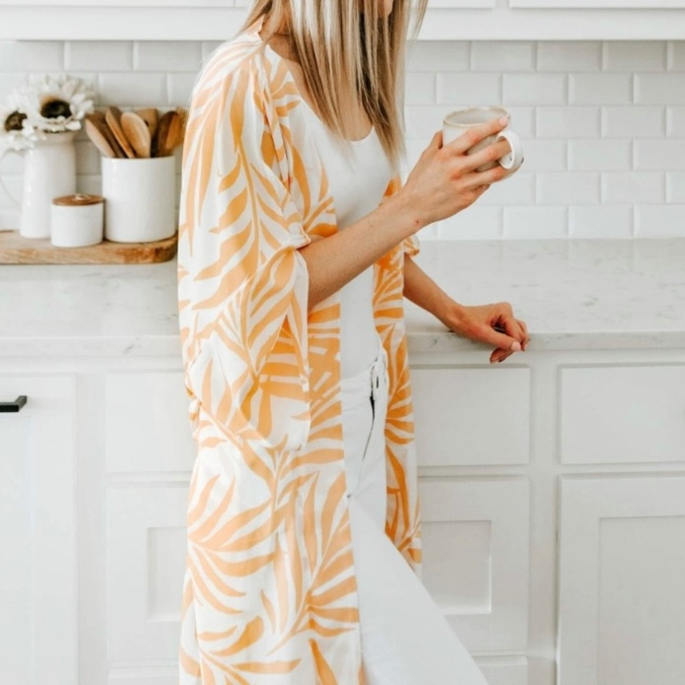 Maison Du Soir x Beachly Magnolia Luxe Robe. Size:  M